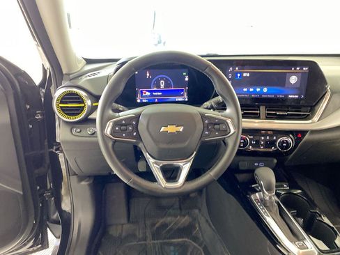 Used 2024 Chevrolet Trax LT w/ Driver Confidence Package FWD image 19