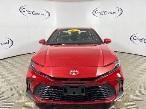 Used 2025 Toyota Camry SE FWD image 2