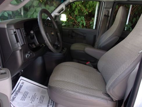 Used 2016 Chevrolet Express 3500 LT w/ LT Preferred Equipment Group image 12