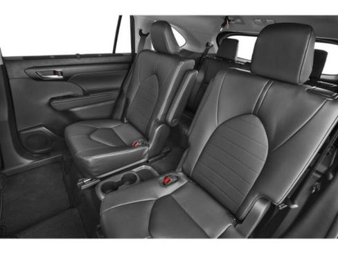 Certified 2025 Toyota Highlander XLE AWD/4WD image 16
