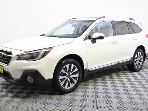 Used 2019 Subaru Outback 2.5i Touring image 2