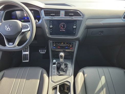 Certified 2023 Volkswagen Tiguan SE R-Line image 5