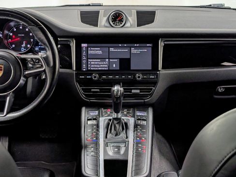 Used 2020 Porsche Macan image 25