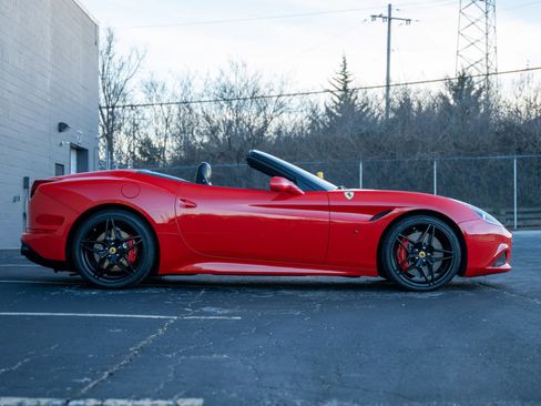 Used 2015 Ferrari California T image 15