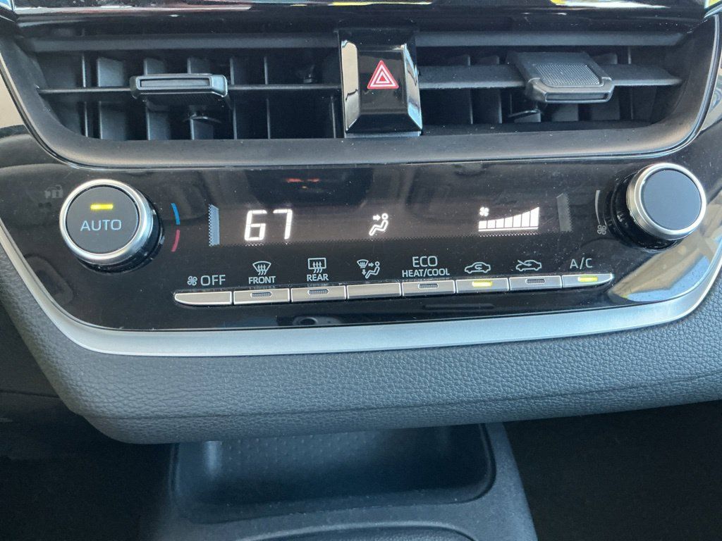 Used 2025 Toyota Corolla LE FWD image 25