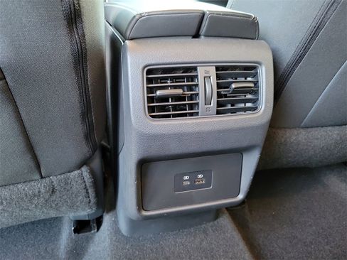 Used 2022 Nissan Rogue SV image 18