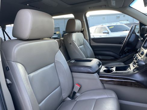 Used 2020 Chevrolet Suburban LT image 15
