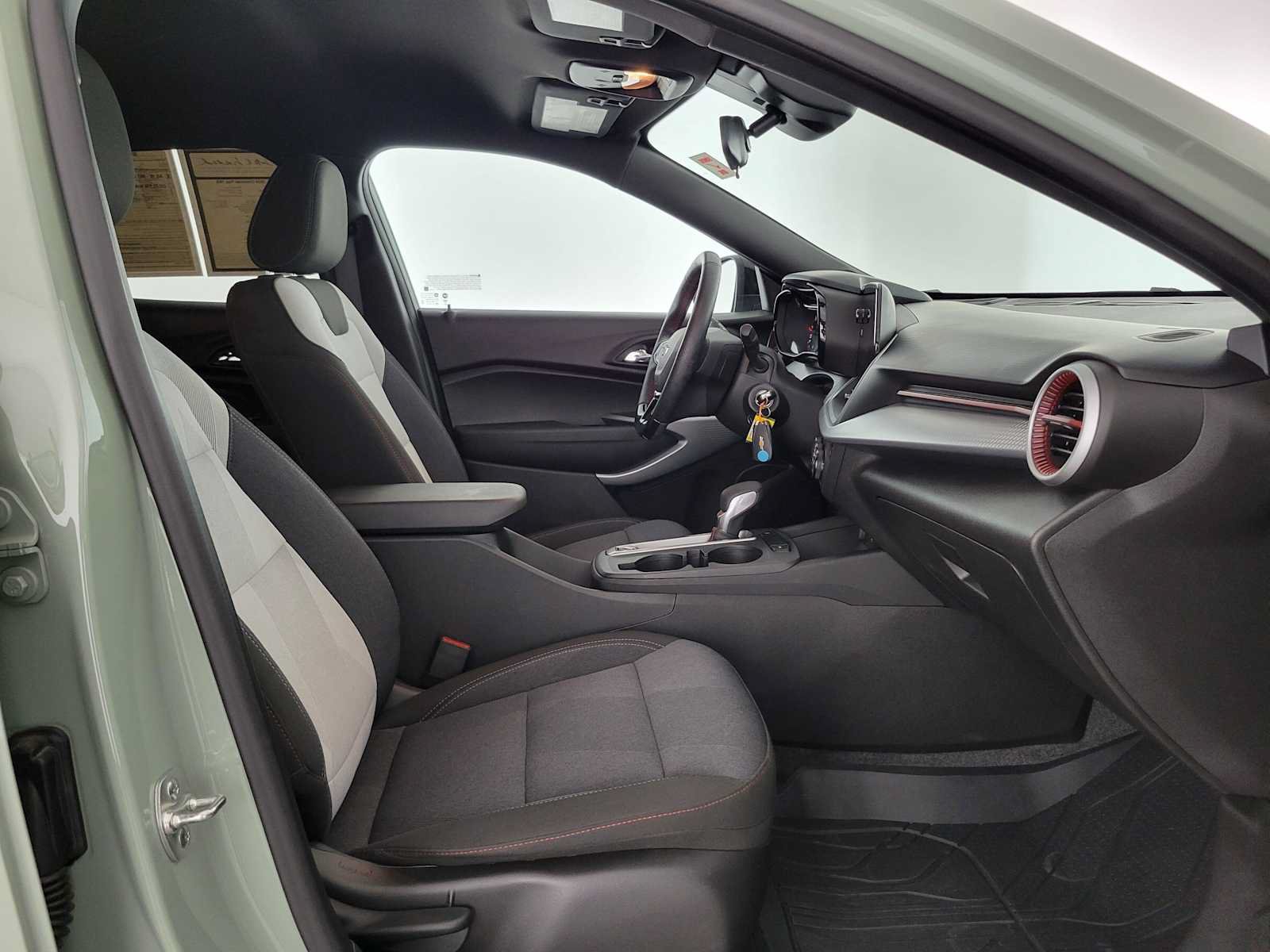Used 2024 Chevrolet Trax RS FWD image 10
