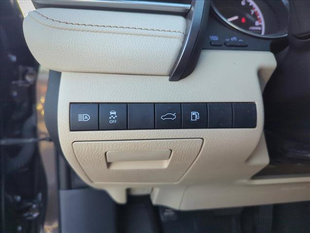 Used 2018 Toyota Camry LE w/ Convenience Package FWD image 12