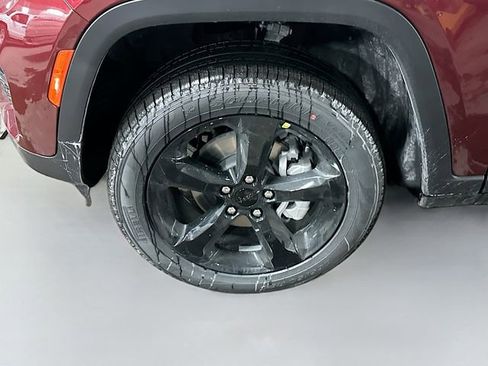 New 2025 Jeep Grand Cherokee Limited w/ Black Appearance Package image 33