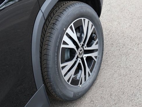 Used 2025 Mercedes-Benz GLA 250 4MATIC image 38