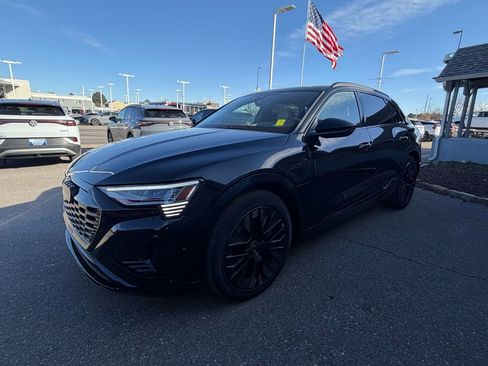 Used 2024 Audi Q8 e-tron Prestige w/ Prestige Package image 3