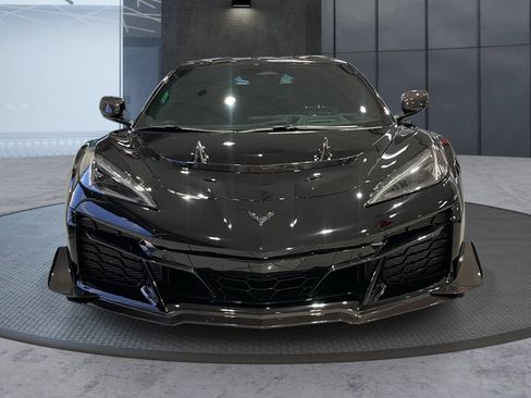 Used 2026 Chevrolet Corvette ZR1 w/ ZR1 Carbon Fiber Aero Package RWD image 3