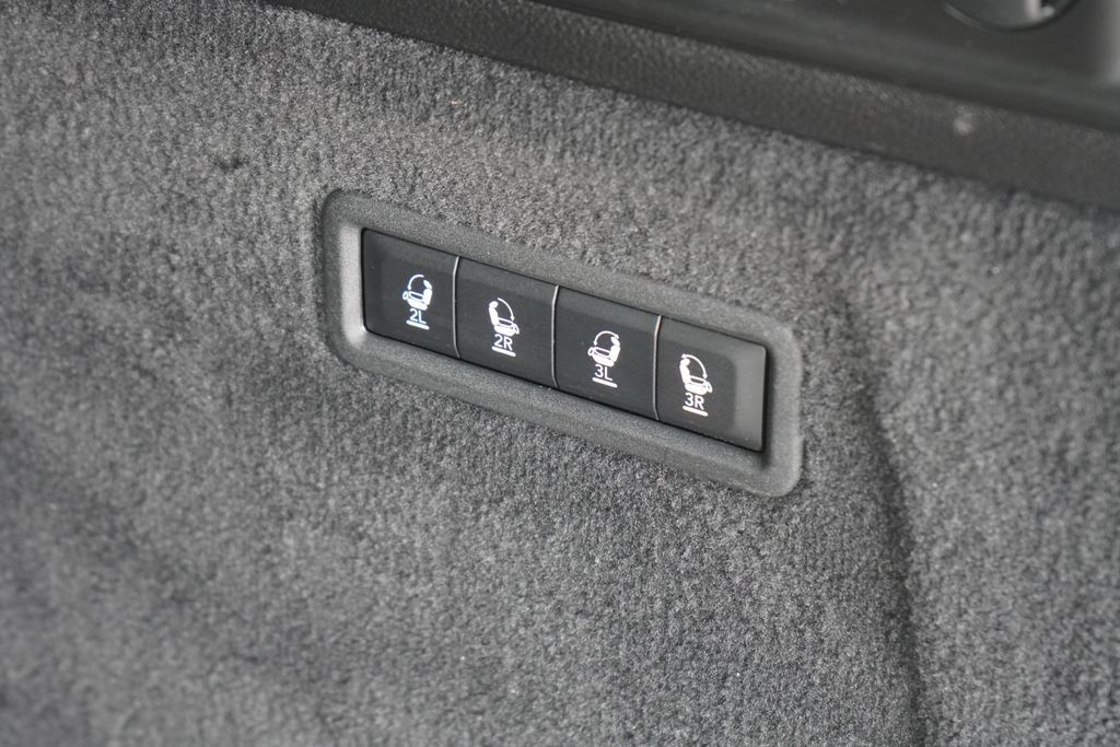Used 2025 Jeep Grand Wagoneer L Series II Obsidian w/ Quick Order Packagew 28T AWD/4WD image 9