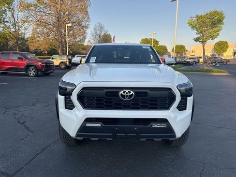Used 2024 Toyota Tacoma TRD Off-Road AWD/4WD image 41