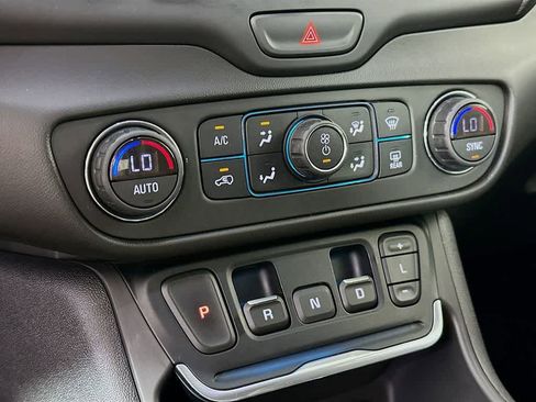 Used 2021 GMC Terrain SLE w/ Driver Convenience Package image 18