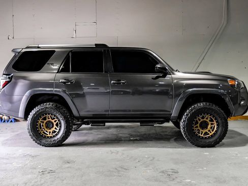 Used 2018 Toyota 4Runner TRD Off-Road Premium AWD/4WD image 8