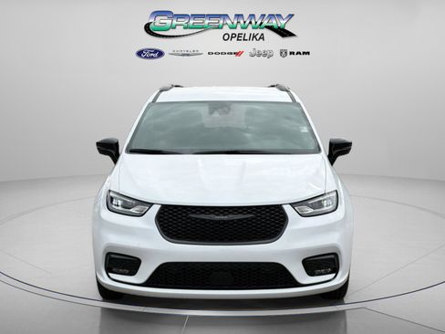 New 2026 Chrysler Pacifica Select image 2