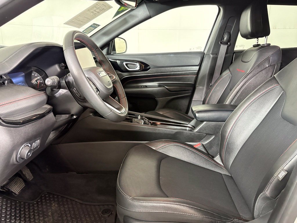 Used 2025 Jeep Compass Trailhawk AWD/4WD image 22