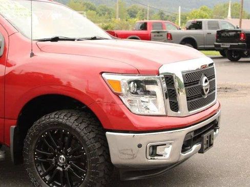 Used 2018 Nissan Titan SL AWD/4WD image 10