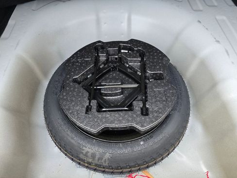 Used 2021 Hyundai Elantra Limited image 11