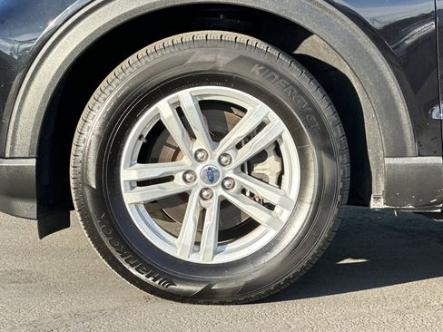 Used 2024 Ford Explorer XLT w/ Equipment Group 202A image 26