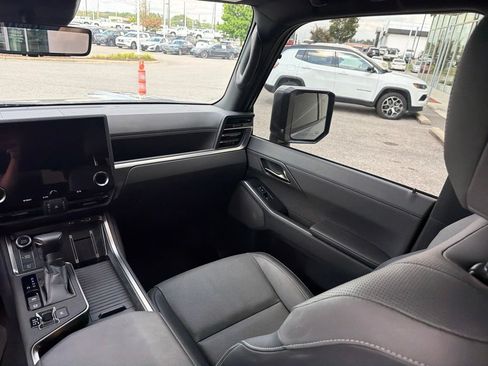 Used 2025 Lexus GX 550 w/ Accessory Package (2T) AWD/4WD image 28