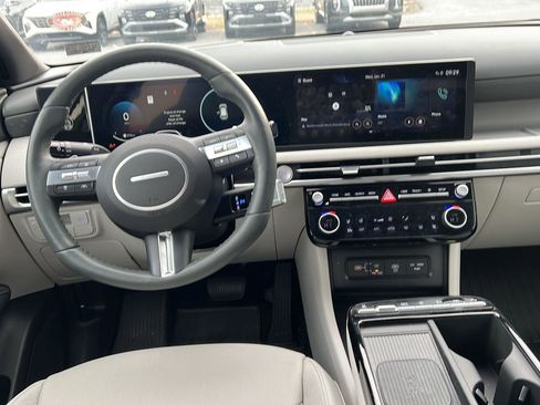 Used 2025 Hyundai Tucson Limited image 8