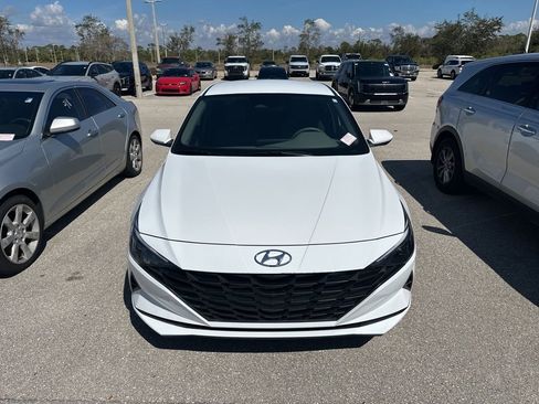Used 2021 Hyundai Elantra Blue image 5