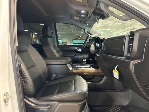 Used 2024 Chevrolet Silverado 1500 RST AWD/4WD image 40