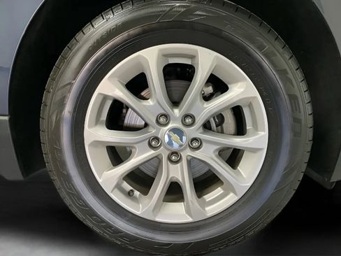 Used 2018 Chevrolet Equinox LS FWD image 28