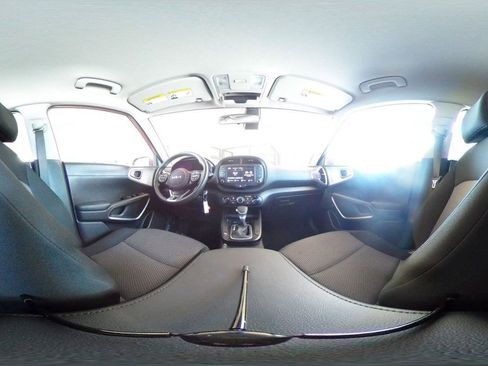 Used 2025 Kia Soul LX w/ LX Technology Package FWD image 40