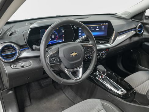 Used 2024 Chevrolet Trax LT FWD image 16