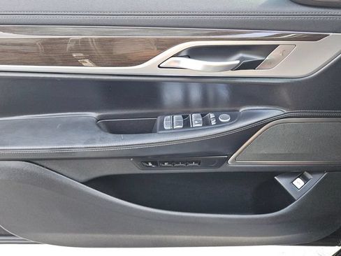 Used 2022 BMW 740i w/ Premium Package RWD image 17