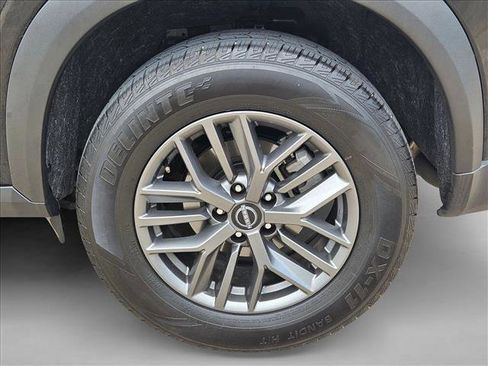 Used 2024 Nissan Rogue S FWD image 23