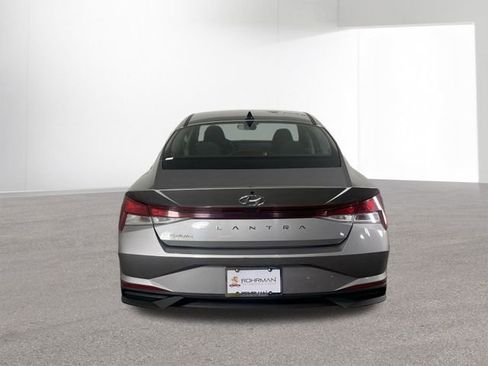 Used 2023 Hyundai Elantra SE w/ Preferred Accessory Package image 15