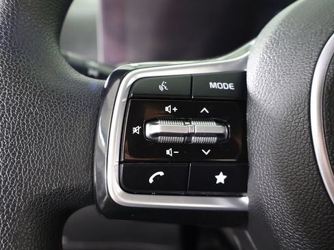 Used 2024 Kia Sorento LX FWD image 40