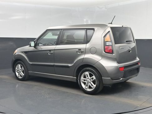 Used 2011 Kia Soul + image 4