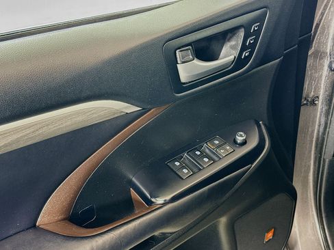 Used 2018 Toyota Highlander Limited Platinum image 20