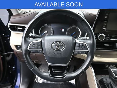 Used 2022 Toyota Highlander Limited AWD/4WD image 17