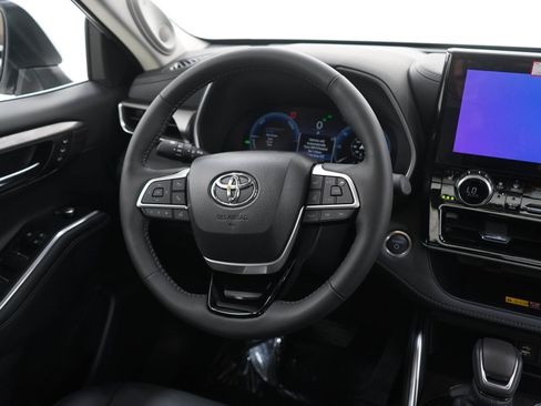 Used 2026 Toyota Highlander Limited AWD/4WD image 14