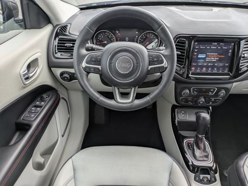 Used 2018 Jeep Compass Limited w/ Navigation Group FWD image 18