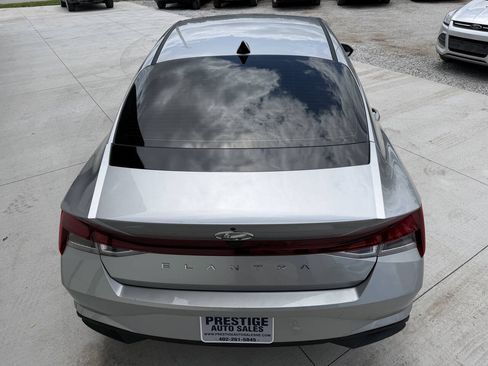 Used 2021 Hyundai Elantra SE FWD image 6