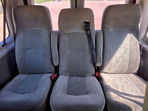 Used 2011 Ford E-150 and Econoline 150 Wagon RWD image 12