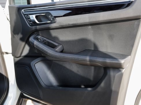 Certified 2023 Porsche Macan image 26