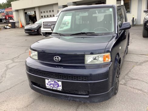 Used 2004 Scion xB FWD image 4