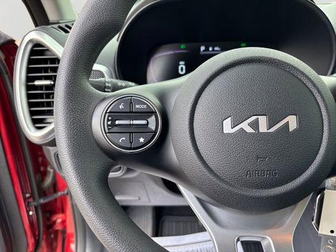 Used 2023 Kia Soul LX w/ LX Technology Package FWD image 21