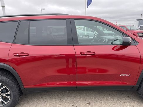 Used 2025 GMC Acadia AT4 w/ Luxury Package image 40