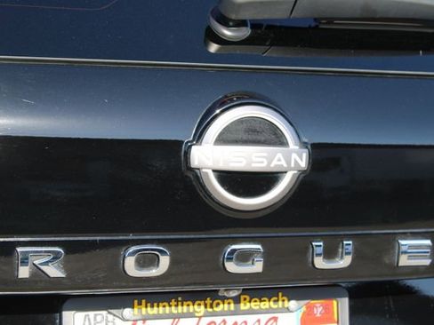 Used 2023 Nissan Rogue SV image 6