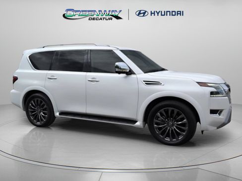 Used 2023 Nissan Armada Platinum w/ Captain's Chairs Package RWD image 2